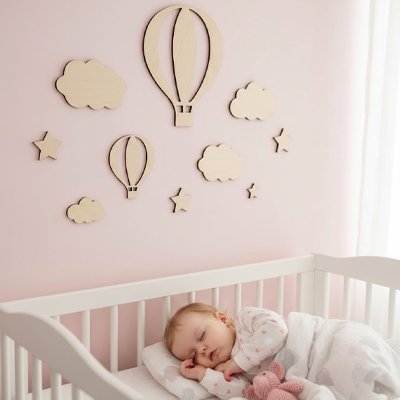 Stickers muraux en bois avec un design unique d'étoile, de nuage et de montgolfière - Le Monde de Charlo & Clara